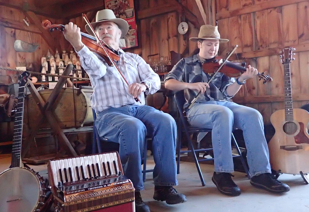 Fiddling Thomsons perform at New Hampshire Farm Museum