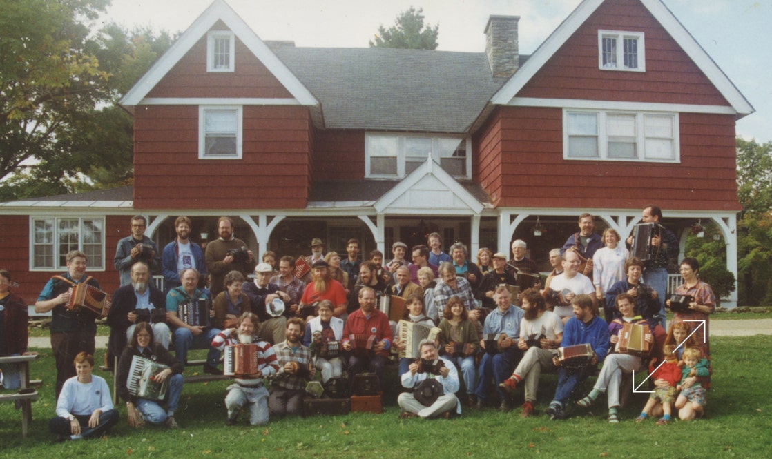 Group photo 1 of the Northeast Squeeze-in at Bucksteep Manor, 1990, squeezebox heaven.